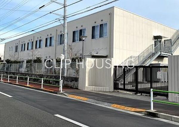 日野市立日野第五小学校 徒歩12分。 950m
