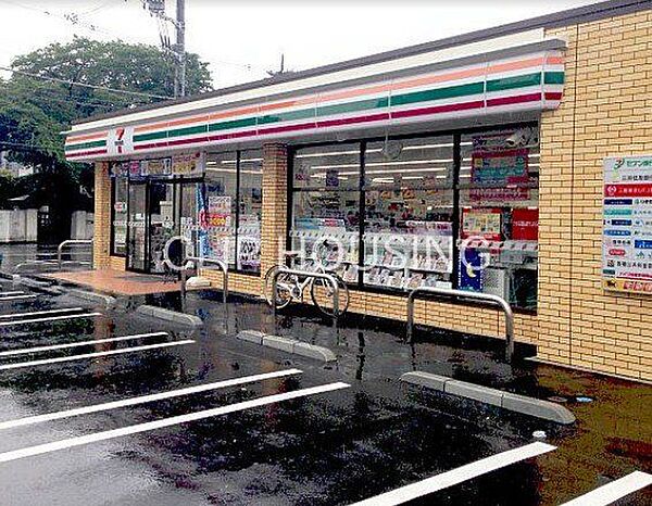 セブンイレブン八王子万町店 徒歩3分。 220m