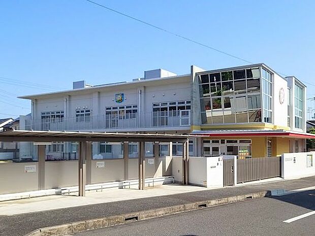 誠心こども園 徒歩11分。 830m