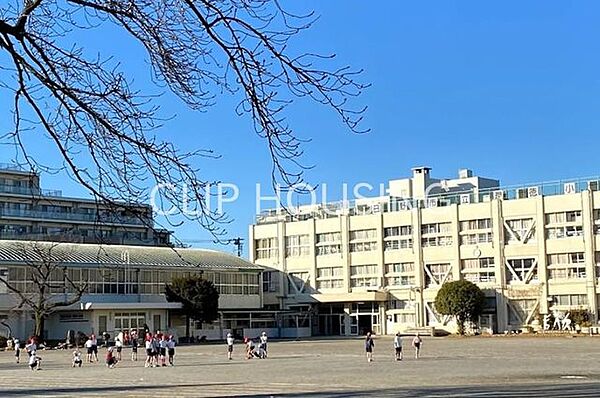 日野市立潤徳小学校 徒歩21分。 1660m