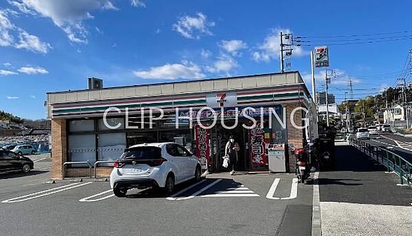セブンイレブン八王子館町店 徒歩9分。 690m
