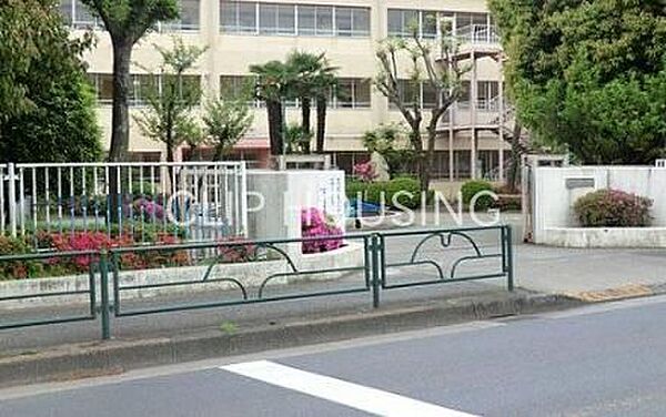 昭島市立拝島第二小学校 徒歩14分。 1070m