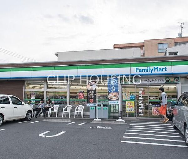 ファミリーマート八王子千人町店 徒歩2分。 160m