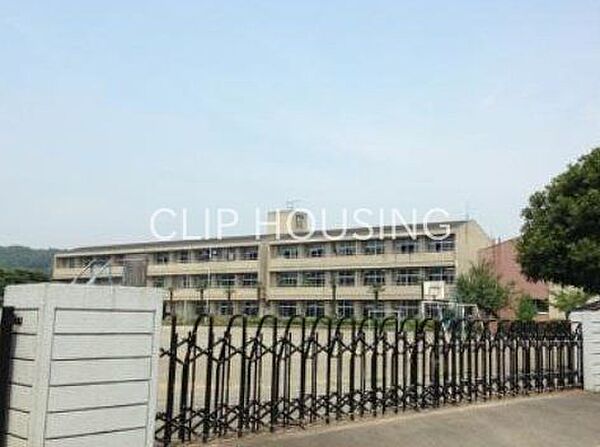 相模原市立広田小学校 徒歩11分。 830m