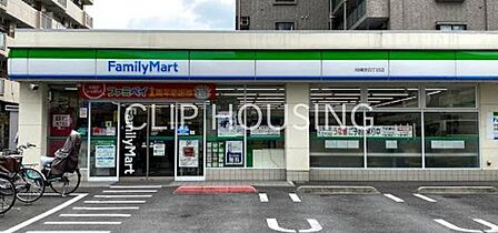 ファミリーマート相模原四丁目店 徒歩1分。 10m