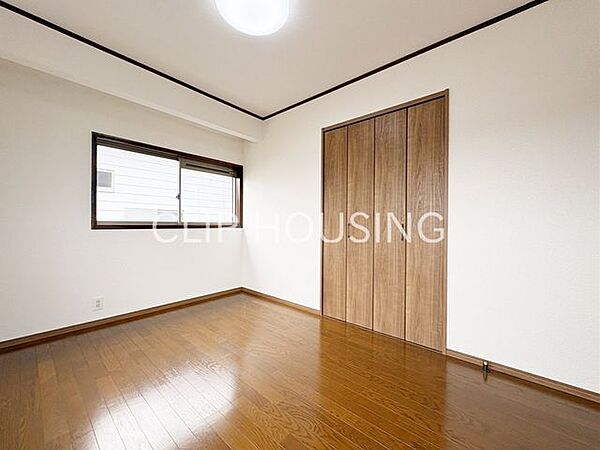 日差しを多く取り込む工夫が施されております。