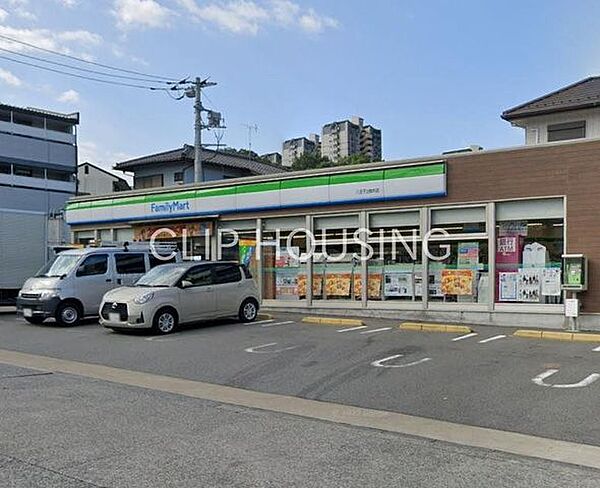 ファミリーマート八王子上柚木店 徒歩11分。 880m