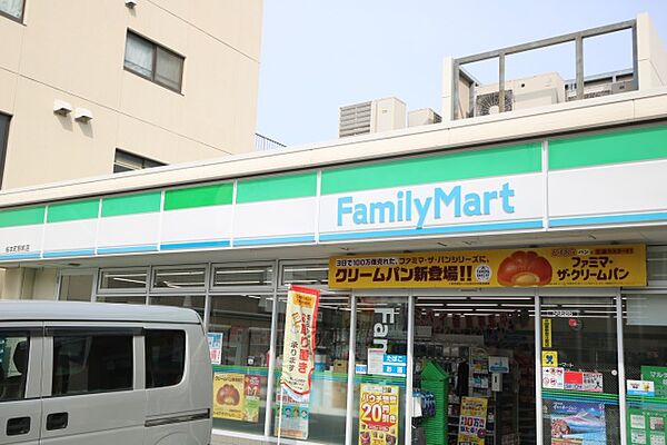 画像18:ファミリーマート　桜本町駅前店
