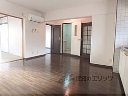 ピンクフィールド 4階2LDKのリビング/ダイニング