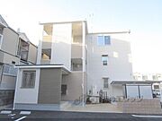 長岡京駅よりバス22分 徒歩10分 築4年10ヶ月 3階建の賃貸物件