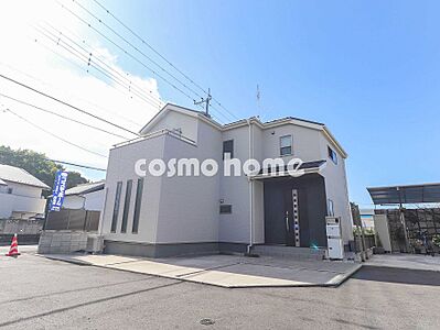 外観：【現地外観】令和４年３月築の築浅オール電化中古戸建！WICやパントリー、ストレージルーム等を完備！室内大変綺麗です♪
