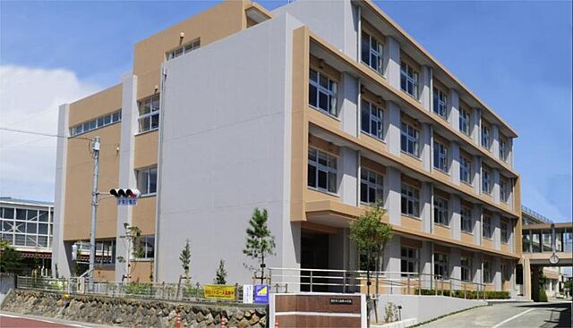 浜松市立白脇小学校（609m）