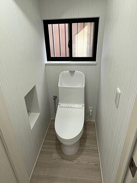 トイレ新調しております。