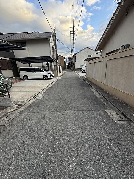 西側　前面道路