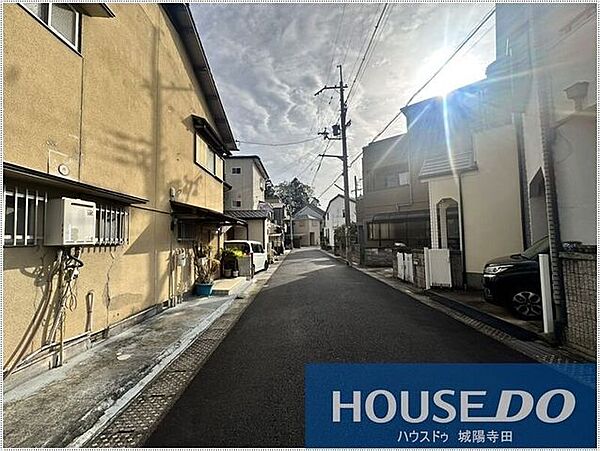 前面道路は約6ｍと広々としております。