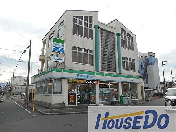 ファミリーマート　富野荘駅前店 410m