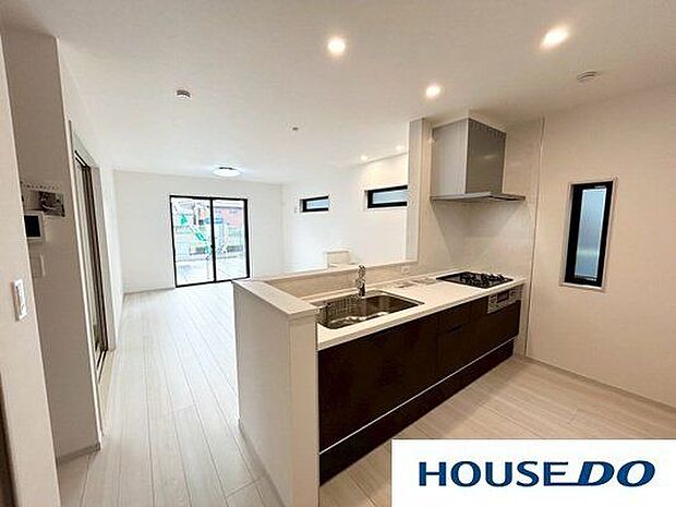 家事をもっと楽しくする快適な対面キッチンです