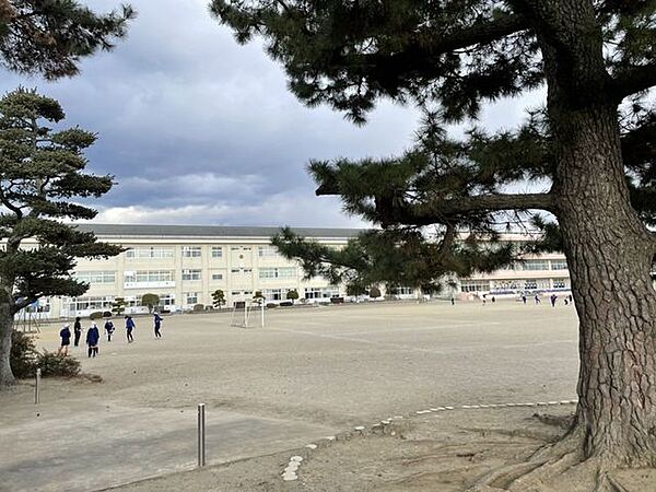足利市立御厨小学校 1140m