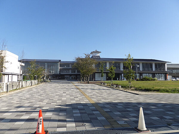 小学校「近江八幡市立金田小学校まで2343m」