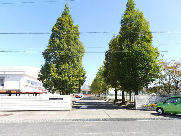 中学校「近江八幡市立八幡東中学校まで3687m」