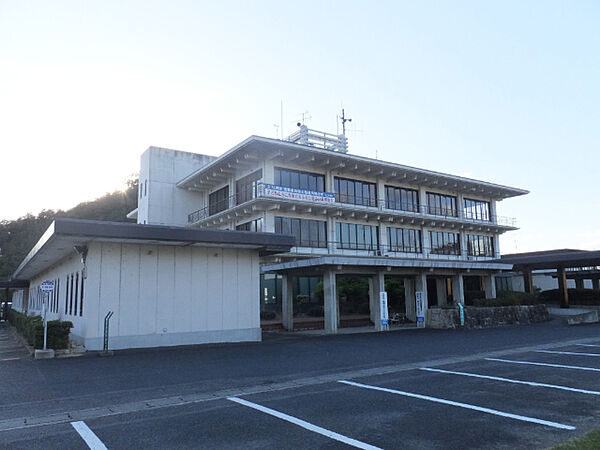 役所「近江八幡市安土町総合支所まで2283m」
