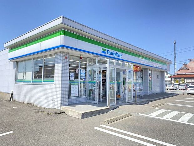 ファミリーマート　秋田仁井田栄町店 800m