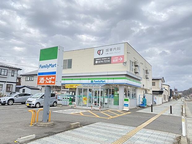 ファミリーマート秋田中央インター通店 650m