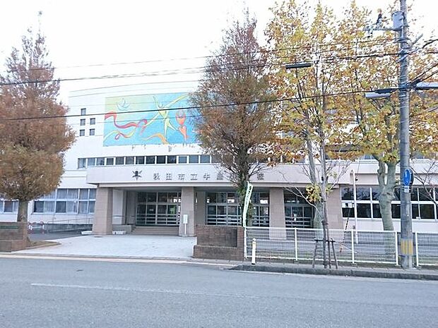 秋田市立牛島小学校 480m