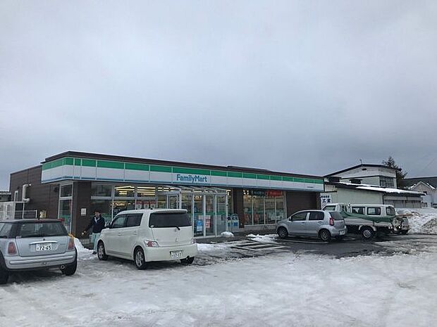 ファミリーマート 由利本荘薬師堂店 350m