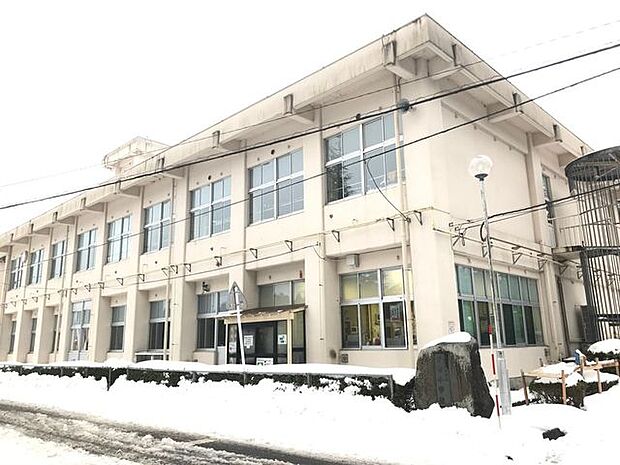 由利本荘市立 子吉小学校 950m