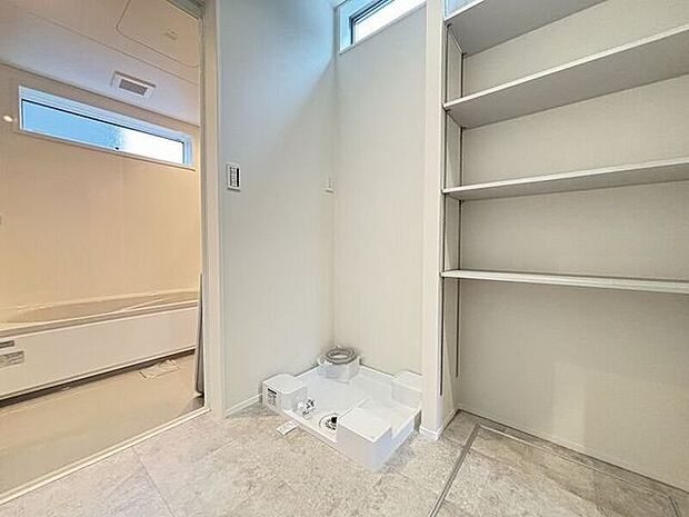 洗面台のない脱衣室なので、手洗いの人を気にすることなく入浴できます♪