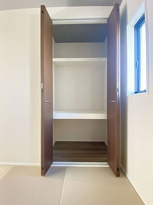 1階にある収納は来客用の座布団やお昼寝用のお布団やリビングで使うものなど、何でもたくさんしまっておくことができ、あると大変重宝します。