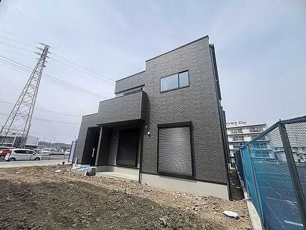 完成前の物件に限り、カラー選択やオプション工事 などのサービス特典が受けられる場合がございます。詳しくお知りになりたい方はお気軽にお問合せください。