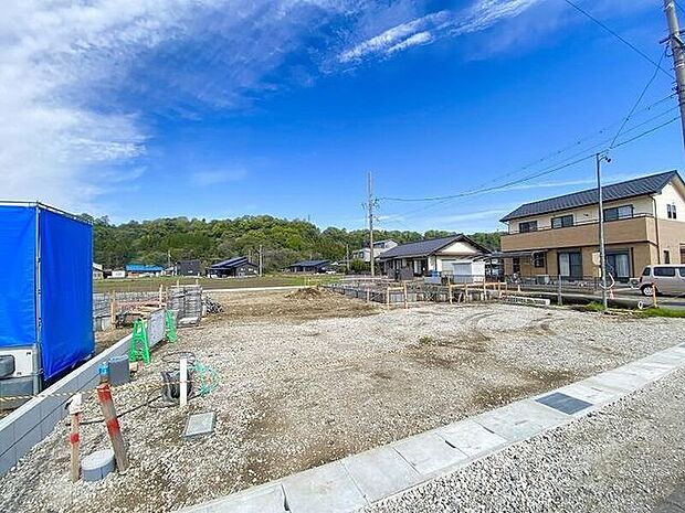 完成前の物件に限り、カラー選択やオプション工事 などのサービス特典が受けられる場合がございます。詳しくお知りになりたい方はお気軽にお問合せください。