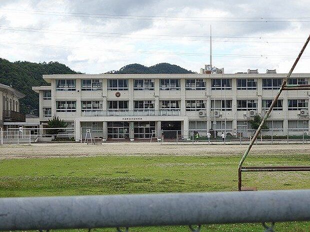 川辺町立川辺中学校 2400m