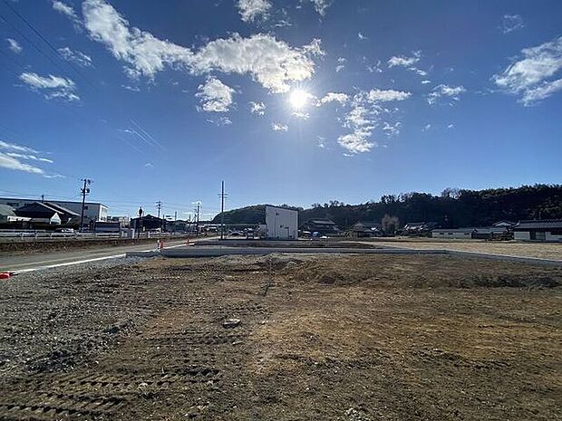 完成前の物件に限り、カラー選択やオプション工事 などのサービス特典が受けられる場合がございます。詳しくお知りになりたい方はお気軽にお問合せください。