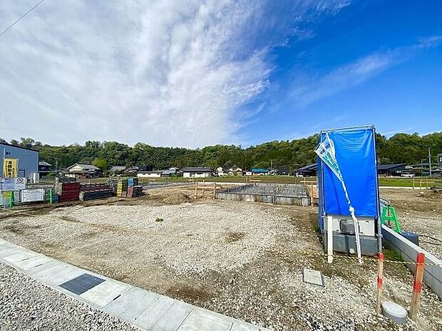 完成前の物件に限り、カラー選択やオプション工事 などのサービス特典が受けられる場合がございます。詳しくお知りになりたい方はお気軽にお問合せください。