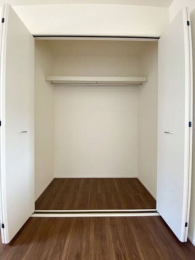1階にある収納は来客用の座布団やお昼寝用のお布団やリビングで使うものなど、何でもたくさんしまっておくことができ、あると大変重宝します。