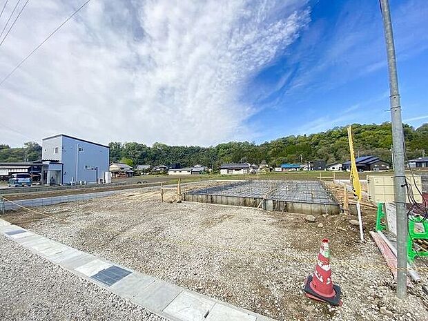 完成前の物件に限り、カラー選択やオプション工事 などのサービス特典が受けられる場合がございます。詳しくお知りになりたい方はお気軽にお問合せください。