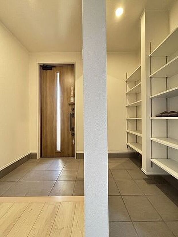 ご家族とともに増えていく靴も、収納力に優れたシューズinクローゼットがあることで安心できますね♪