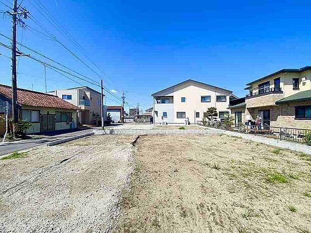 完成前の物件に限り、カラー選択やオプション工事 などのサービス特典が受けられる場合がございます。詳しくお知りになりたい方はお気軽にお問合せください。