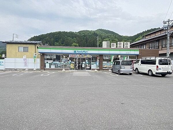 ファミリーマート 加茂八百津店 930m