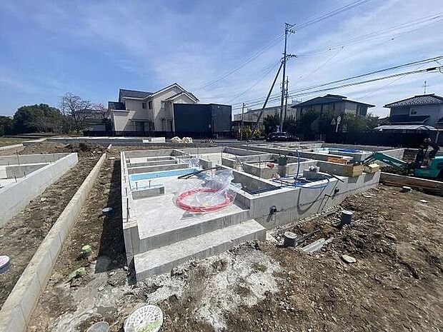 完成前の物件に限り、カラー選択やオプション工事 などのサービス特典が受けられる場合がございます。詳しくお知りになりたい方はお気軽にお問合せください。