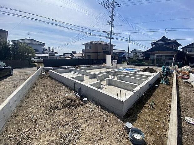 完成前の物件に限り、カラー選択やオプション工事 などのサービス特典が受けられる場合がございます。詳しくお知りになりたい方はお気軽にお問合せください。