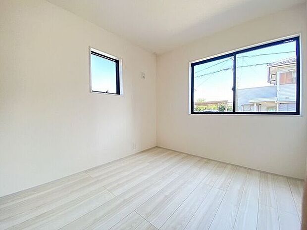 階段の上り下りの負担のない1階の洋室は、幅広い世代に優しいお部屋です。
