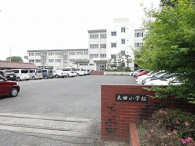 美濃加茂市立太田小学校 300m