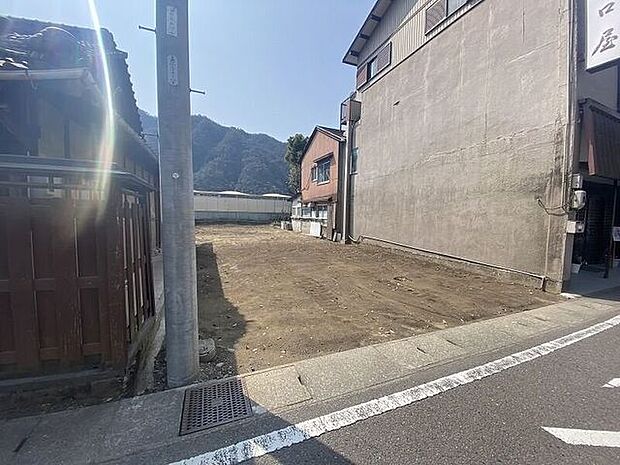完成前の物件に限り、カラー選択やオプション工事 などのサービス特典が受けられる場合がございます。詳しくお知りになりたい方はお気軽にお問合せください。