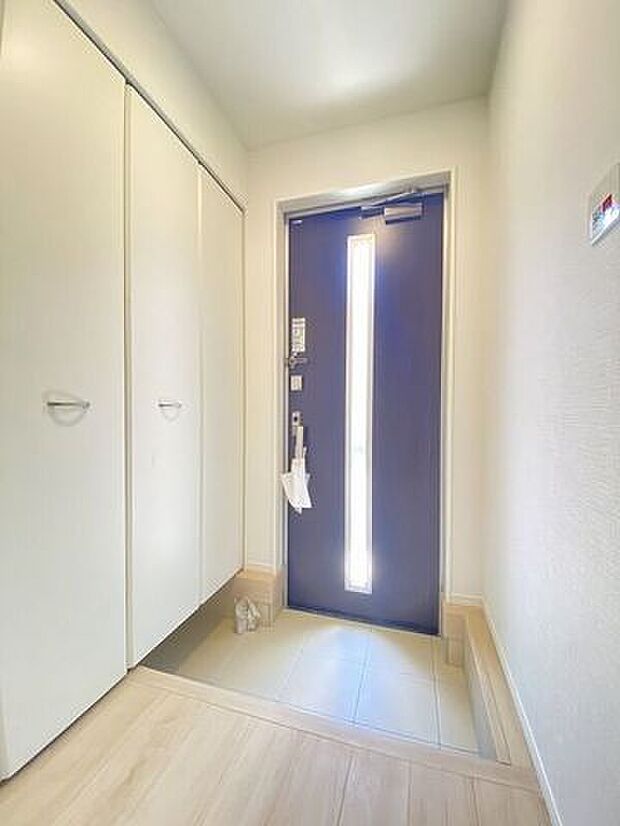 天井まであるシューズボックスは、ご家族全員分の履物を収納できるほどの大容量です。