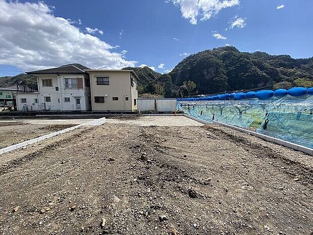 完成前の物件に限り、カラー選択やオプション工事 などのサービス特典が受けられる場合がございます。詳しくお知りになりたい方はお気軽にお問合せください。