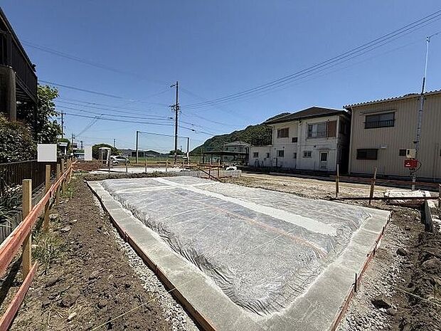 完成前の物件に限り、カラー選択やオプション工事 などのサービス特典が受けられる場合がございます。詳しくお知りになりたい方はお気軽にお問合せください。